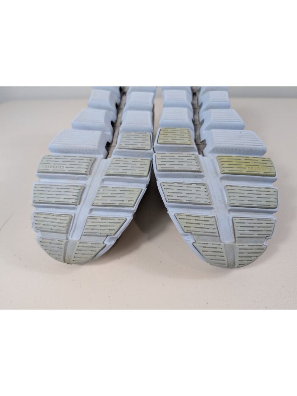 On cloud running sneakers in white/blue color women's size 9 - Picture 13 of 15